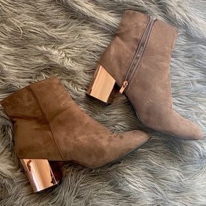 Booties with rose gold heel